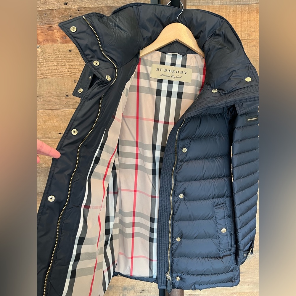 BURBERRY Harrowden Down Coat, Navy Blue. Authentic. MEDIUM